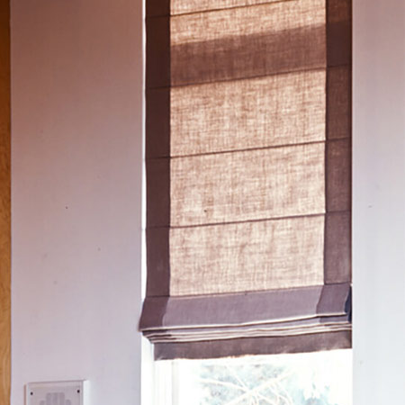 Rear facing pleat shade