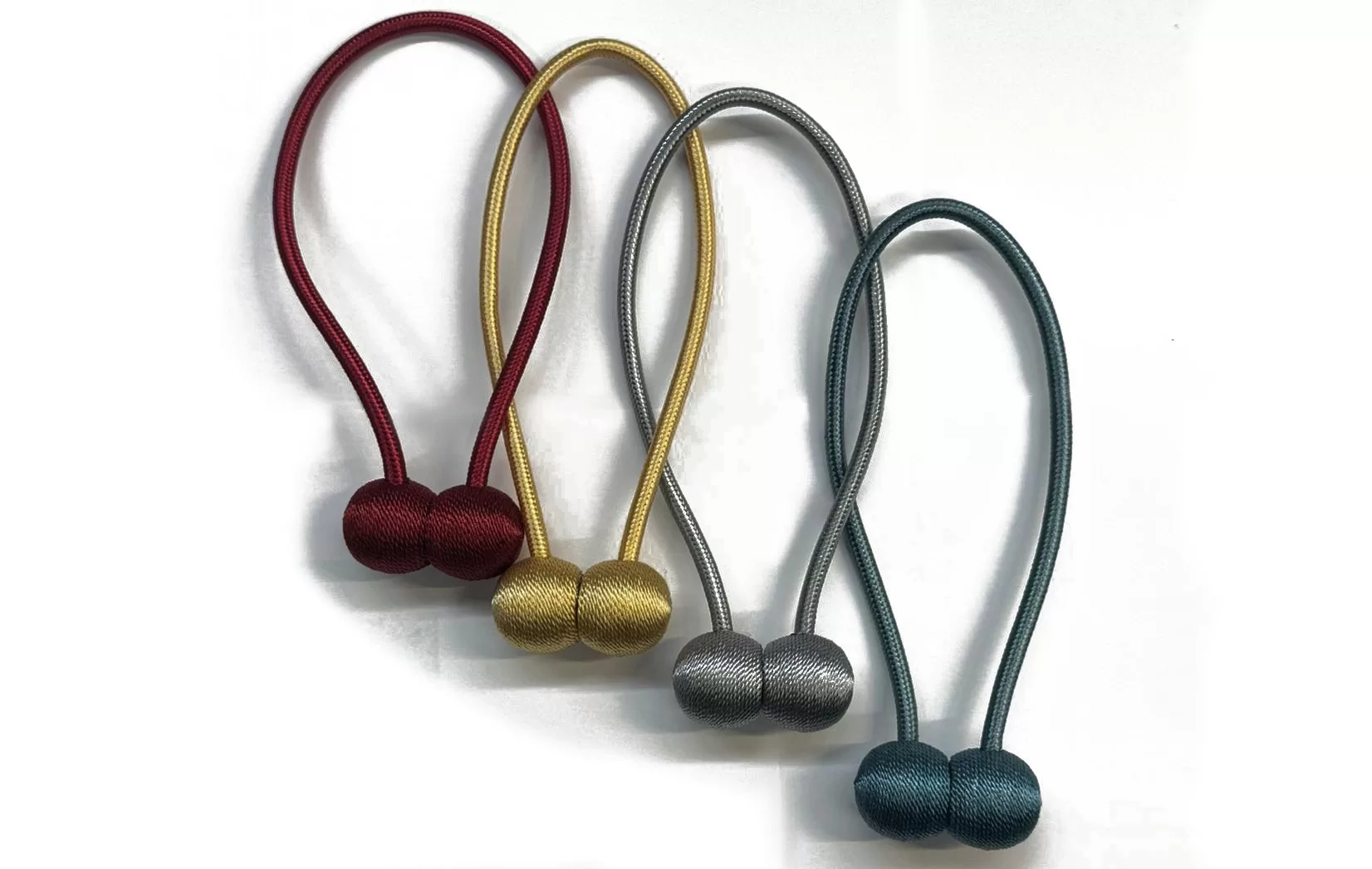 big-magnetic-tassel