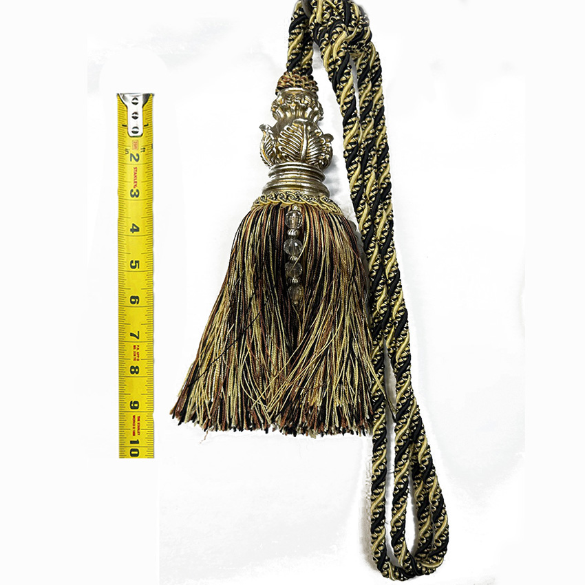 Single small tassel 9"